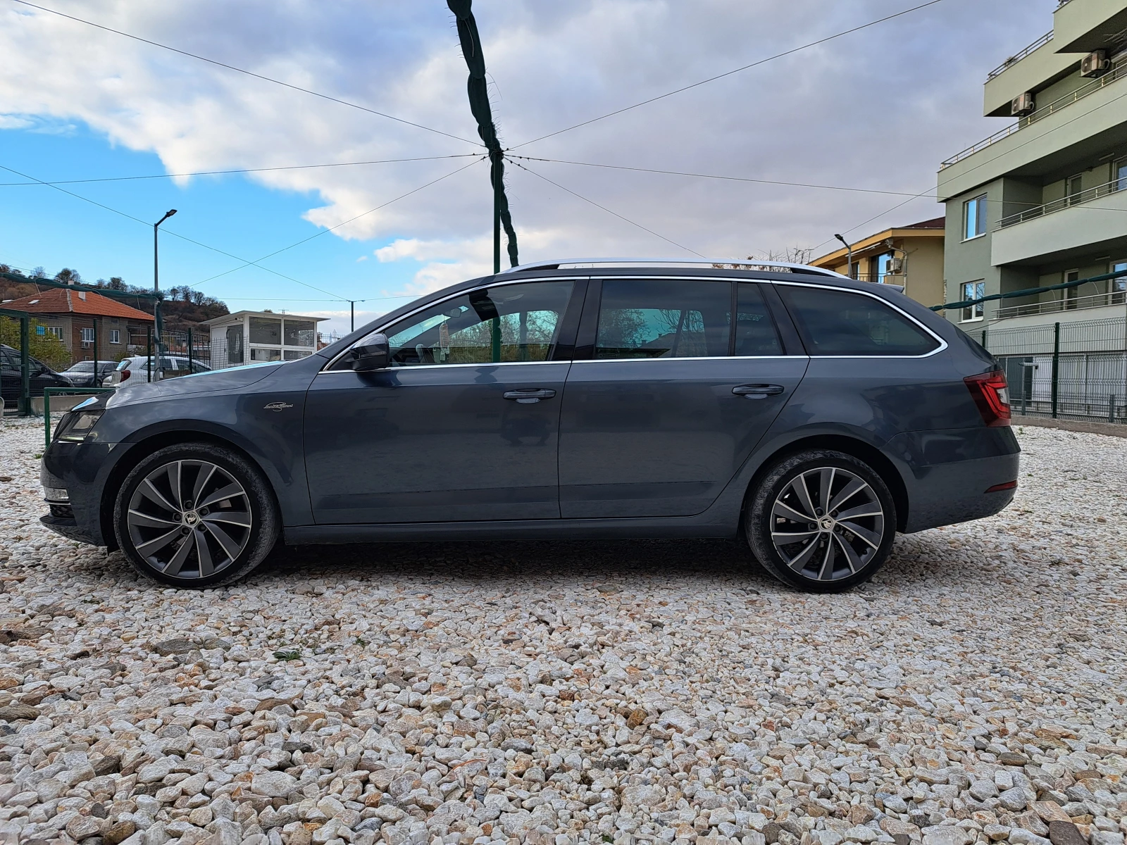 Skoda Octavia 2.0Tdi Laurin & Klement - изображение 4