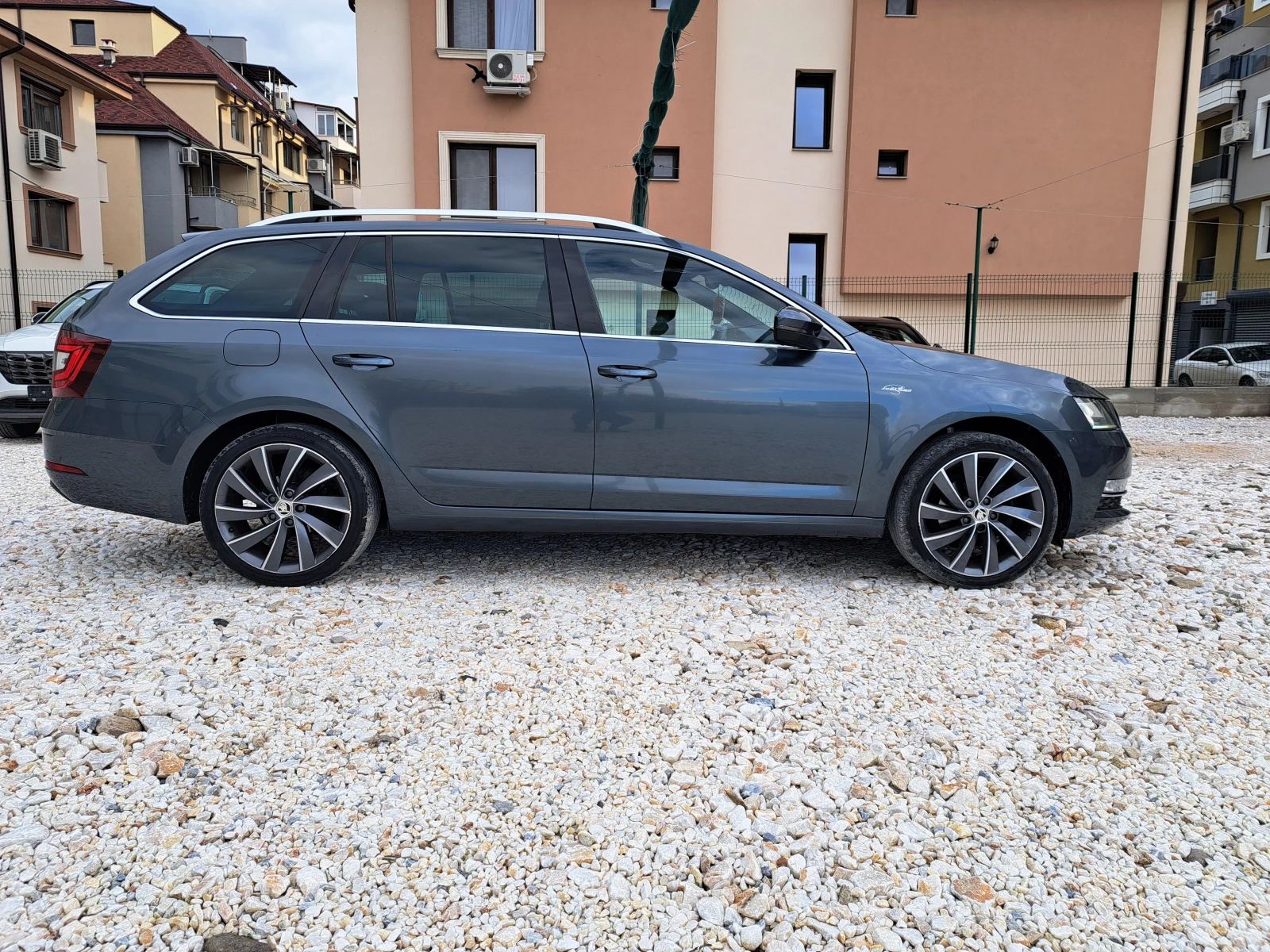 Skoda Octavia 2.0Tdi Laurin & Klement - изображение 5