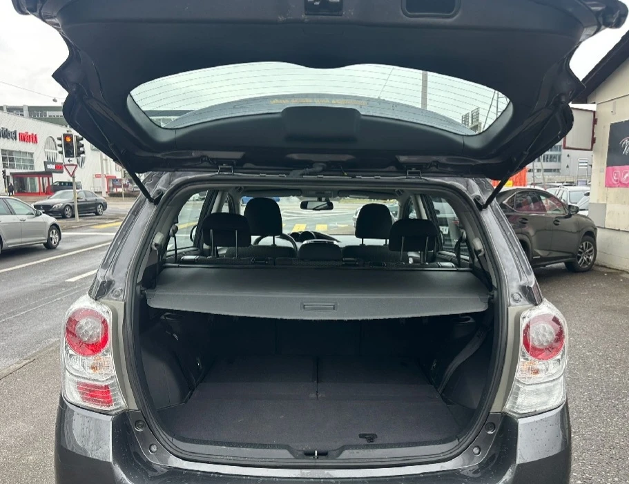 Toyota Verso 1.8 147k.c Linea Sol Швейцария, снимка 6 - Автомобили и джипове - 53894147