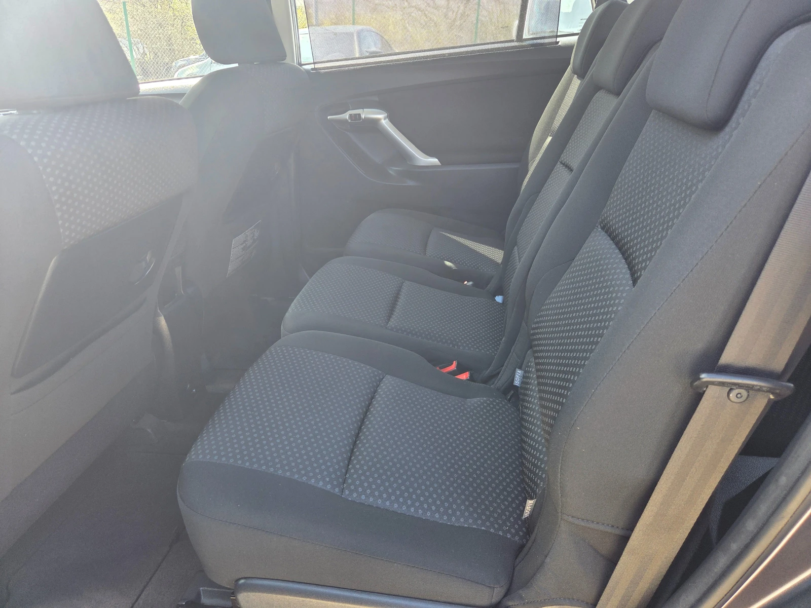 Toyota Verso 1.8 147k.c Linea Sol Швейцария, снимка 9 - Автомобили и джипове - 53894147