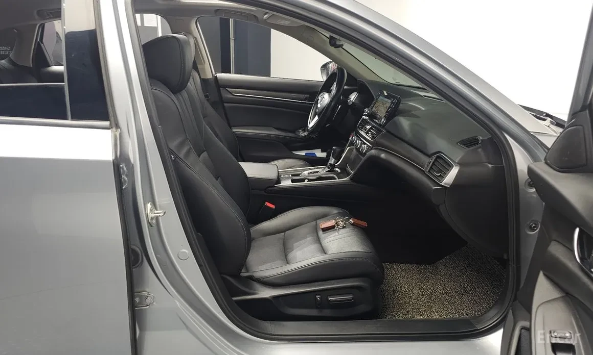 Honda Accord 1.5 Turbo / ПОДГРЕВИ / ШИБИДАХ, снимка 14 - Автомобили и джипове - 54007953