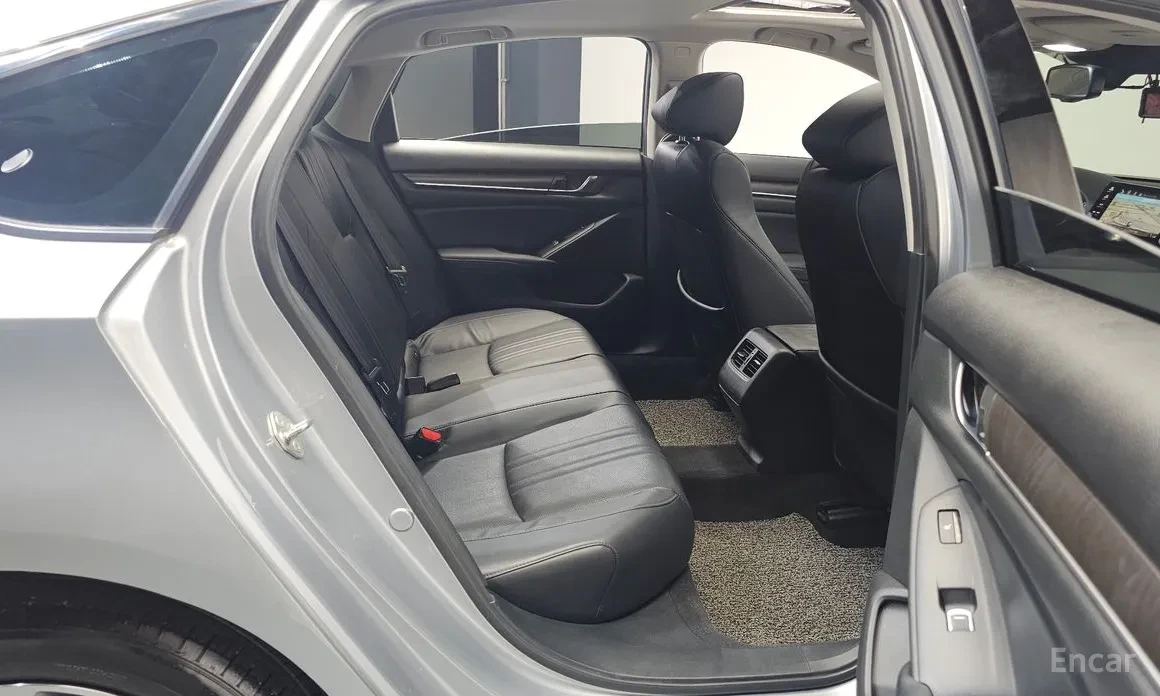 Honda Accord 1.5 Turbo / ПОДГРЕВИ / ШИБИДАХ, снимка 15 - Автомобили и джипове - 54007953