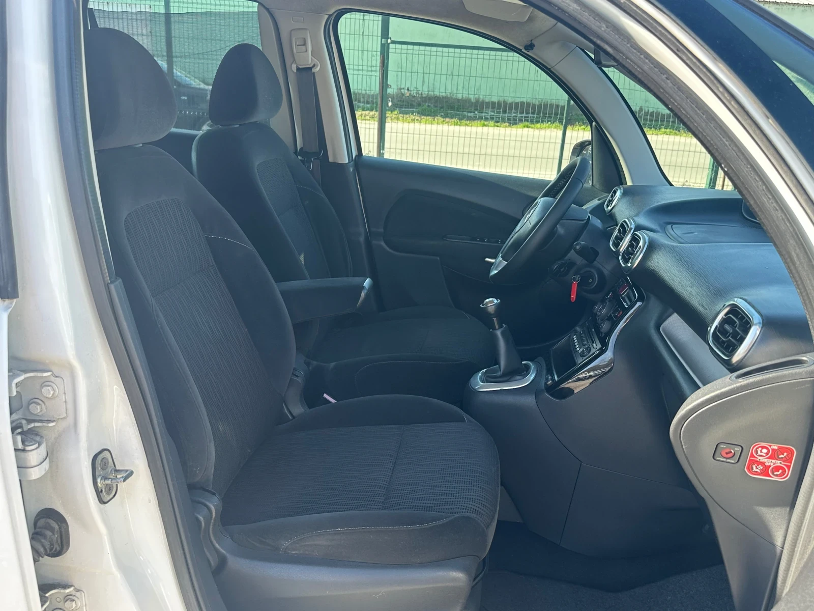 Citroen C3 Picasso 1.6HDI-ПАРКТРОНИК-КЛИМАТРОНИК-АВТОПИЛОТ, снимка 17 - Автомобили и джипове - 54120655