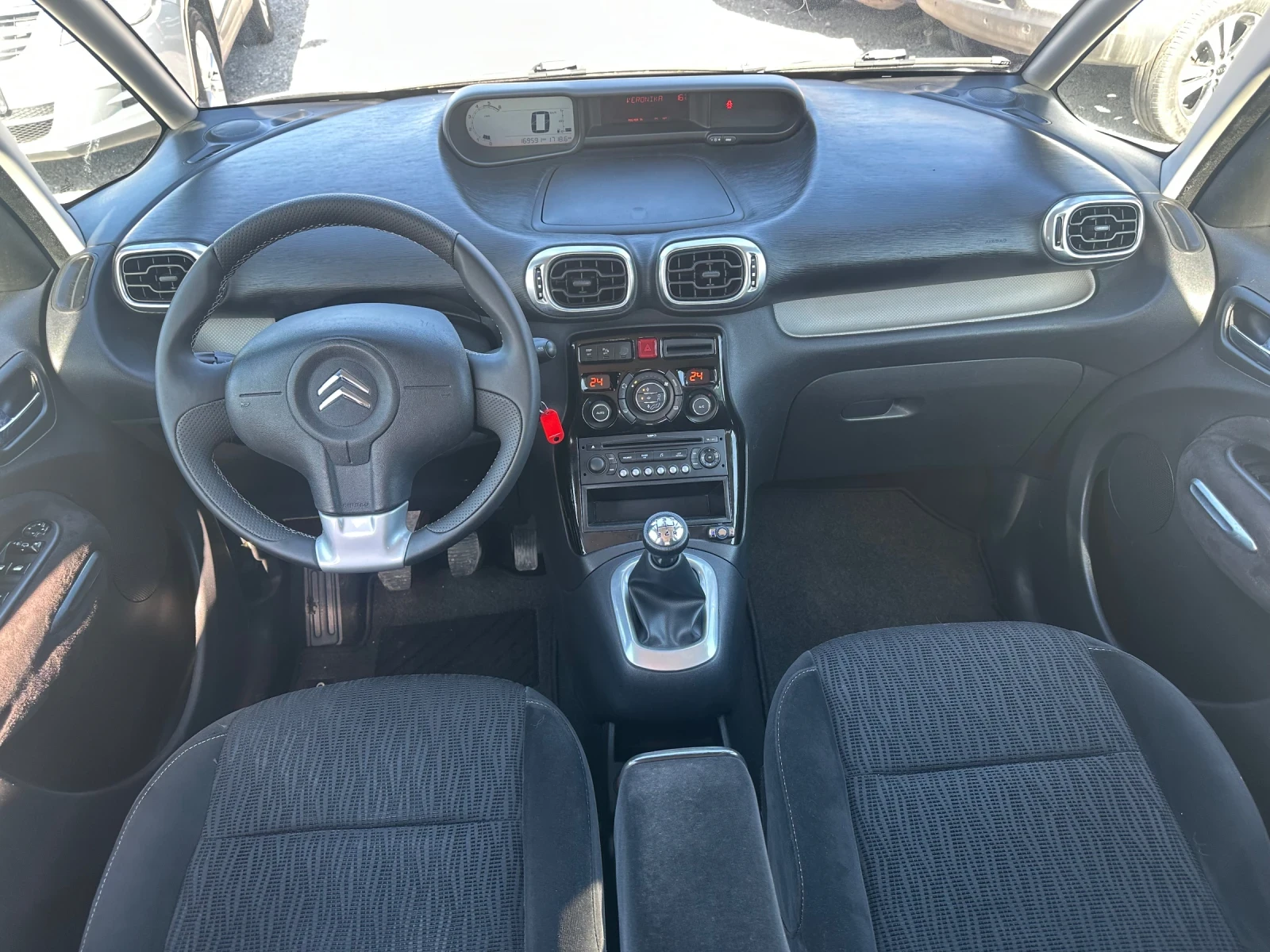 Citroen C3 Picasso 1.6HDI-ПАРКТРОНИК-КЛИМАТРОНИК-АВТОПИЛОТ, снимка 14 - Автомобили и джипове - 54120655