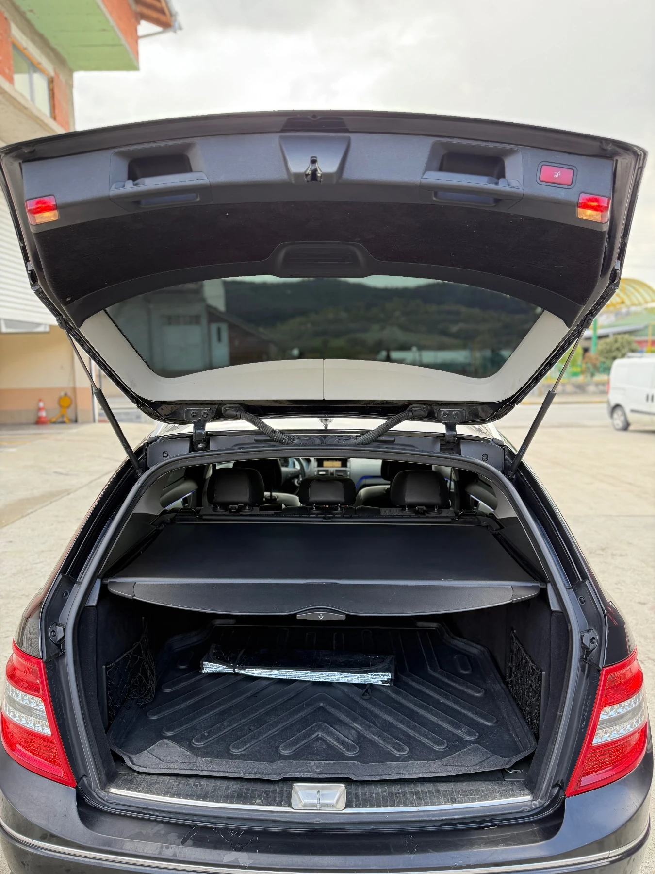 Mercedes-Benz C 220, снимка 7 - Автомобили и джипове - 54516772