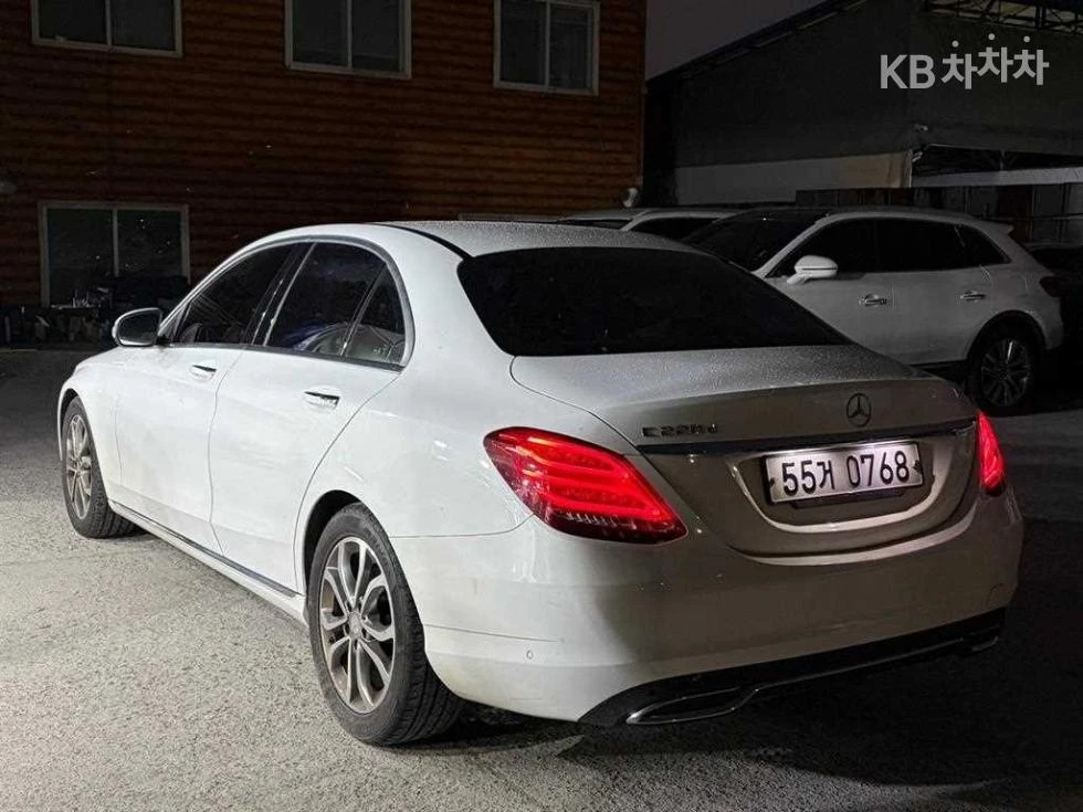 Mercedes-Benz C 200, снимка 3 - Автомобили и джипове - 54778952