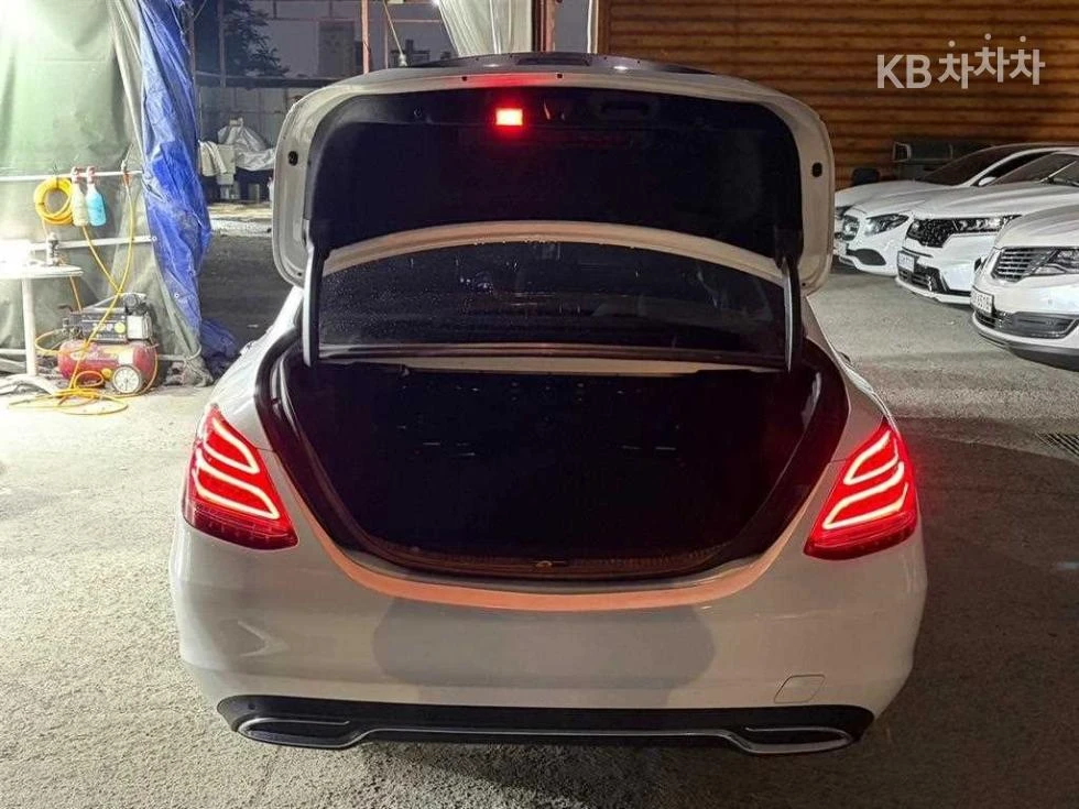 Mercedes-Benz C 200, снимка 5 - Автомобили и джипове - 54778952