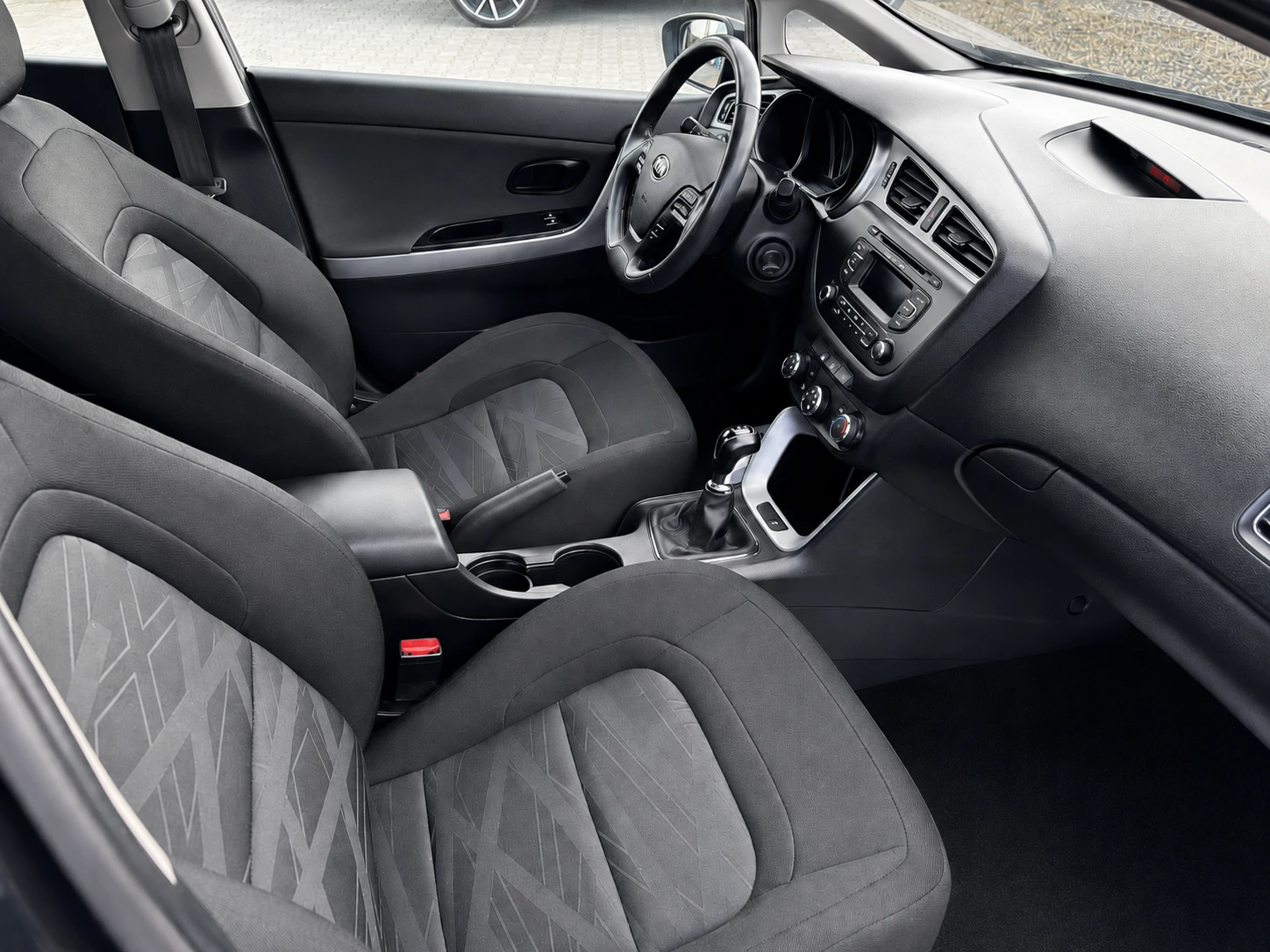 Kia Ceed 1.6D CRDI 16V 6ск., снимка 9 - Автомобили и джипове - 54840109