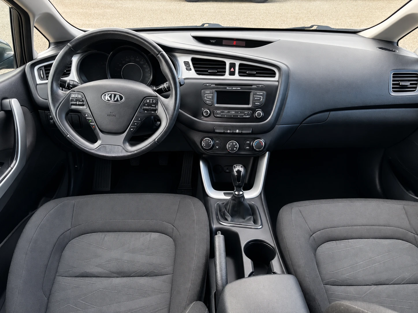 Kia Ceed 1.6D CRDI 16V 6ск., снимка 8 - Автомобили и джипове - 54840109