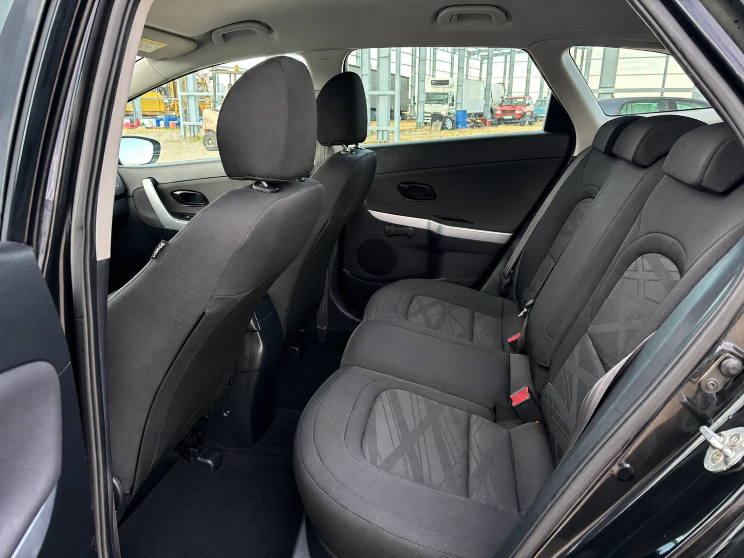 Kia Ceed 1.6D CRDI 16V 6ск., снимка 11 - Автомобили и джипове - 54840109