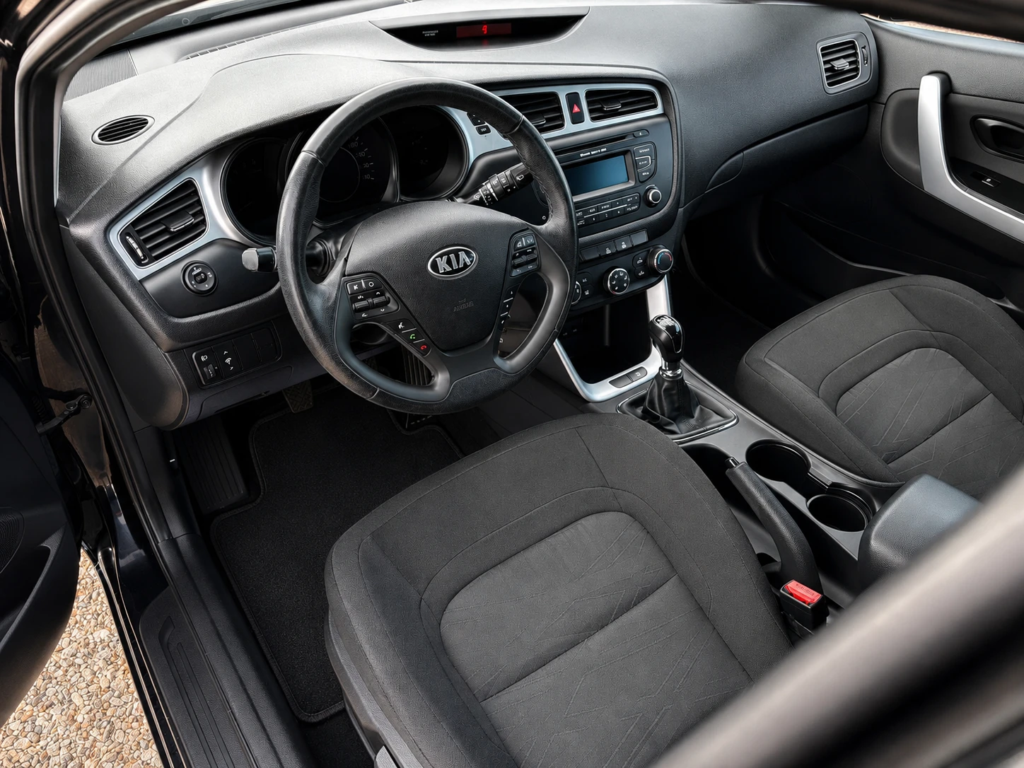 Kia Ceed 1.6D CRDI 16V 6ск., снимка 7 - Автомобили и джипове - 54840109
