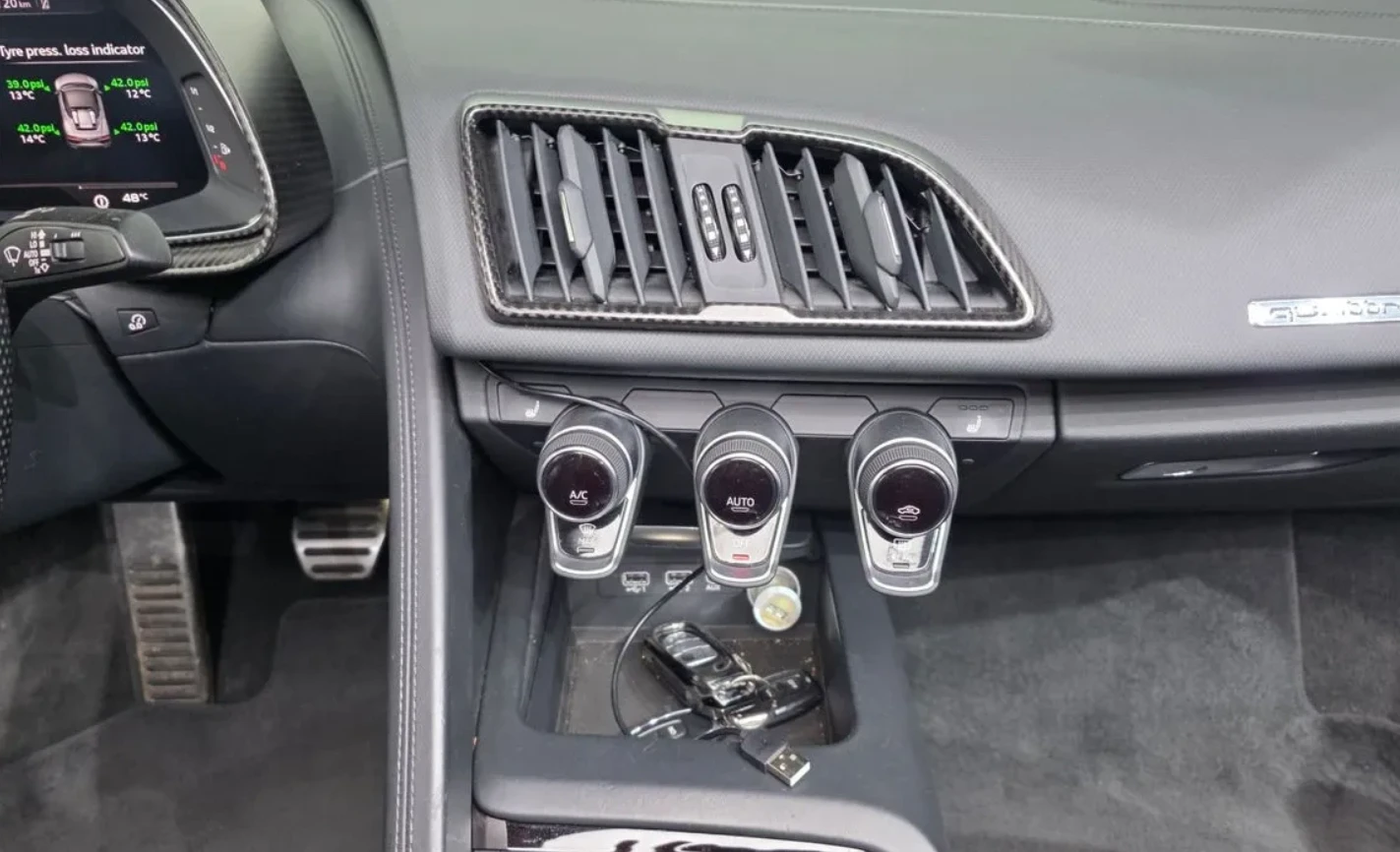 Audi R8 V10 SPYDER, снимка 16 - Автомобили и джипове - 54901572