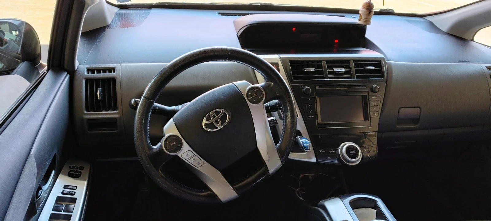 Toyota Prius Prius + V, снимка 9 - Автомобили и джипове - 55042205