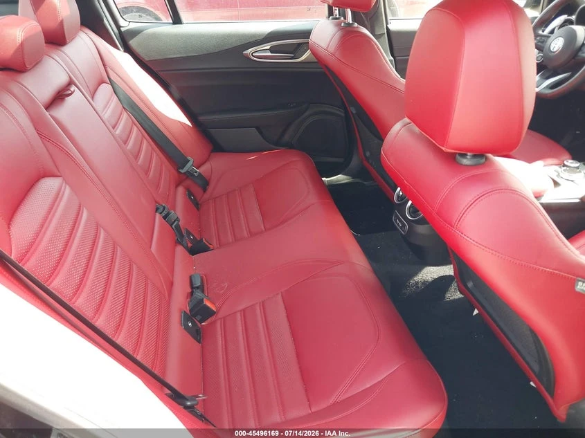 Alfa Romeo Giulia 2.0l Veloce Rwd, снимка 8 - Автомобили и джипове - 55591324