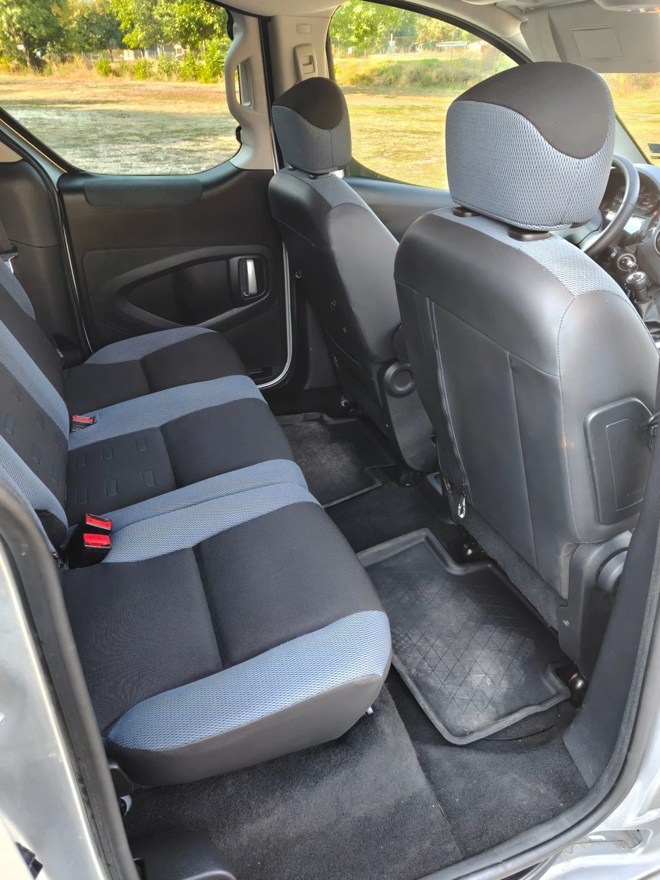 Citroen Berlingo 1.6hdi XTR, снимка 9 - Автомобили и джипове - 56046458