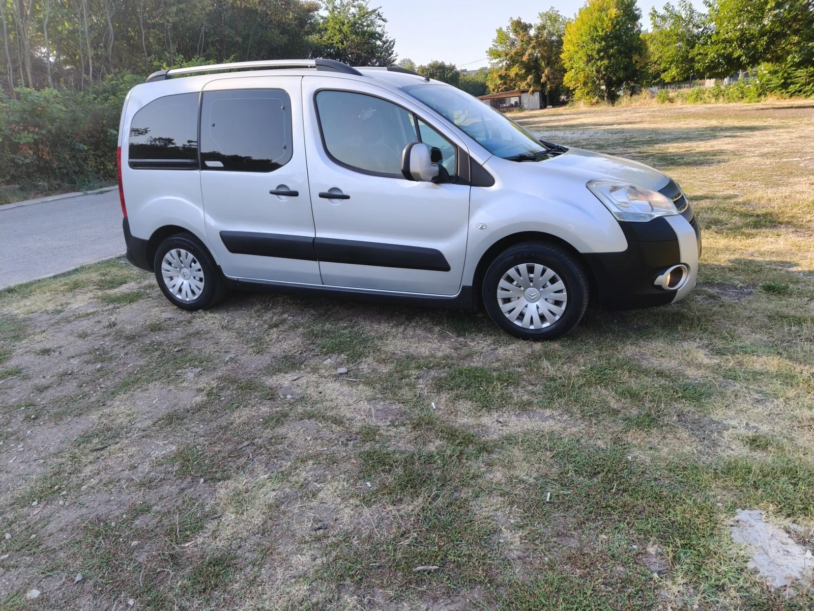 Citroen Berlingo 1.6hdi XTR, снимка 3 - Автомобили и джипове - 56046458