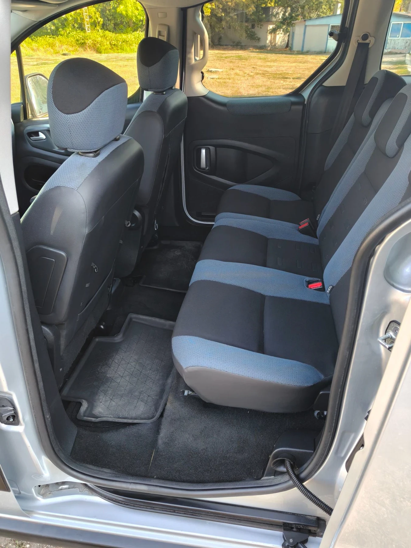 Citroen Berlingo 1.6hdi XTR, снимка 11 - Автомобили и джипове - 56046458