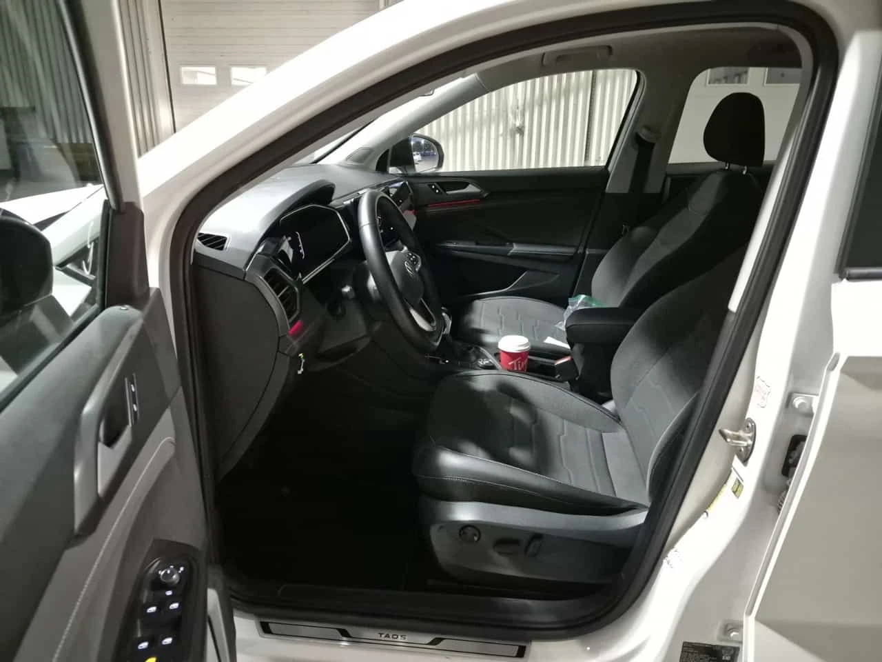 VW Taos * COMFORTLINE BLACK EDITION * AWD * CARFAX * , снимка 7 - Автомобили и джипове - 56215907