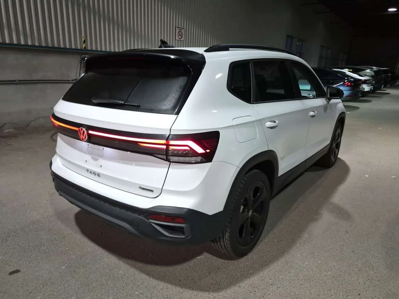 VW Taos * COMFORTLINE BLACK EDITION * AWD * CARFAX * , снимка 3 - Автомобили и джипове - 56215907