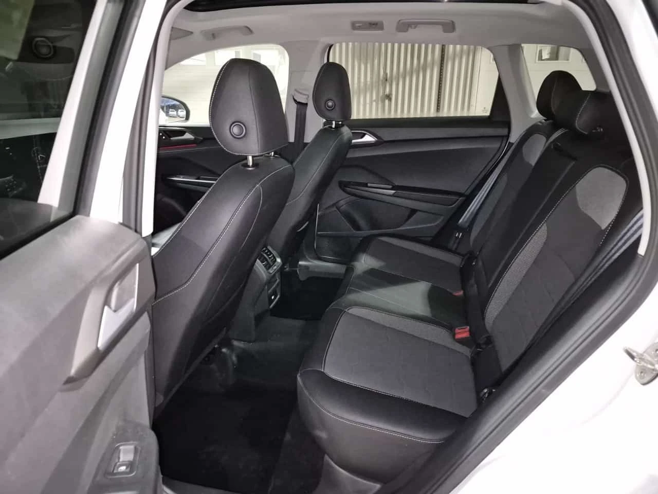 VW Taos * COMFORTLINE BLACK EDITION * AWD * CARFAX * , снимка 10 - Автомобили и джипове - 56215907