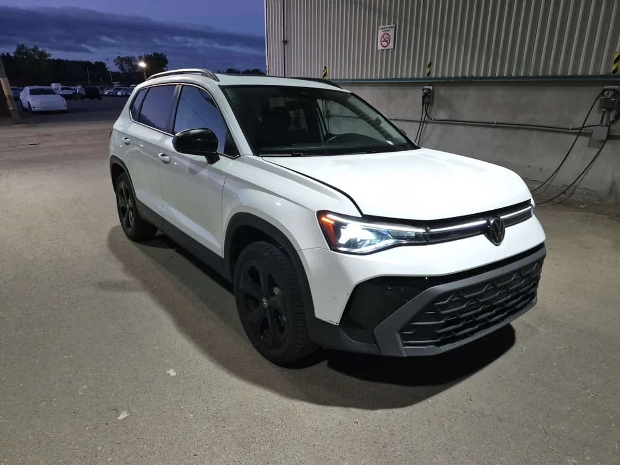 VW Taos * COMFORTLINE BLACK EDITION * AWD * CARFAX * , снимка 2 - Автомобили и джипове - 56215907