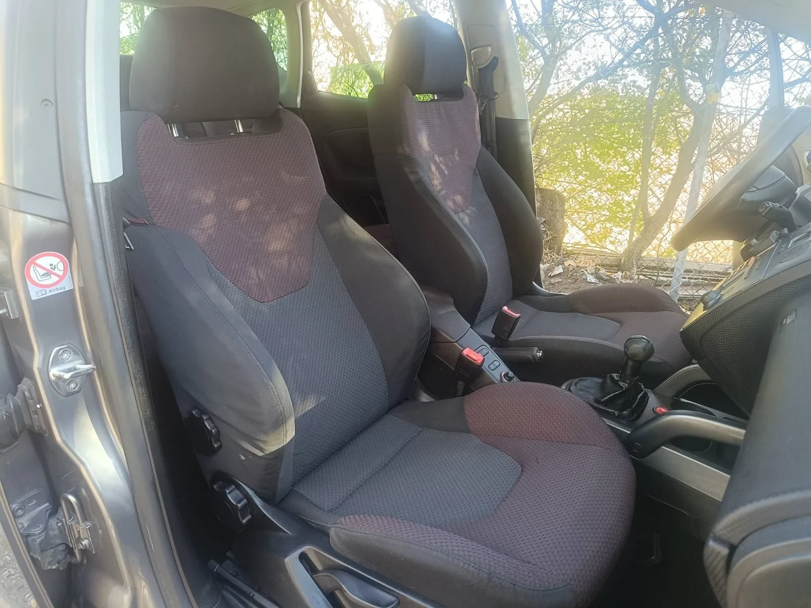 Seat Altea 1.9 BKC, снимка 16 - Автомобили и джипове - 56636174