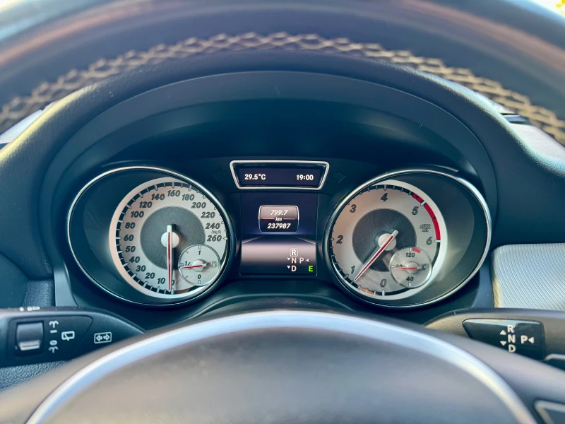 Mercedes-Benz GLA 220 CDI 4Matic 7G Подгрев Камера , снимка 16 - Автомобили и джипове - 51787722