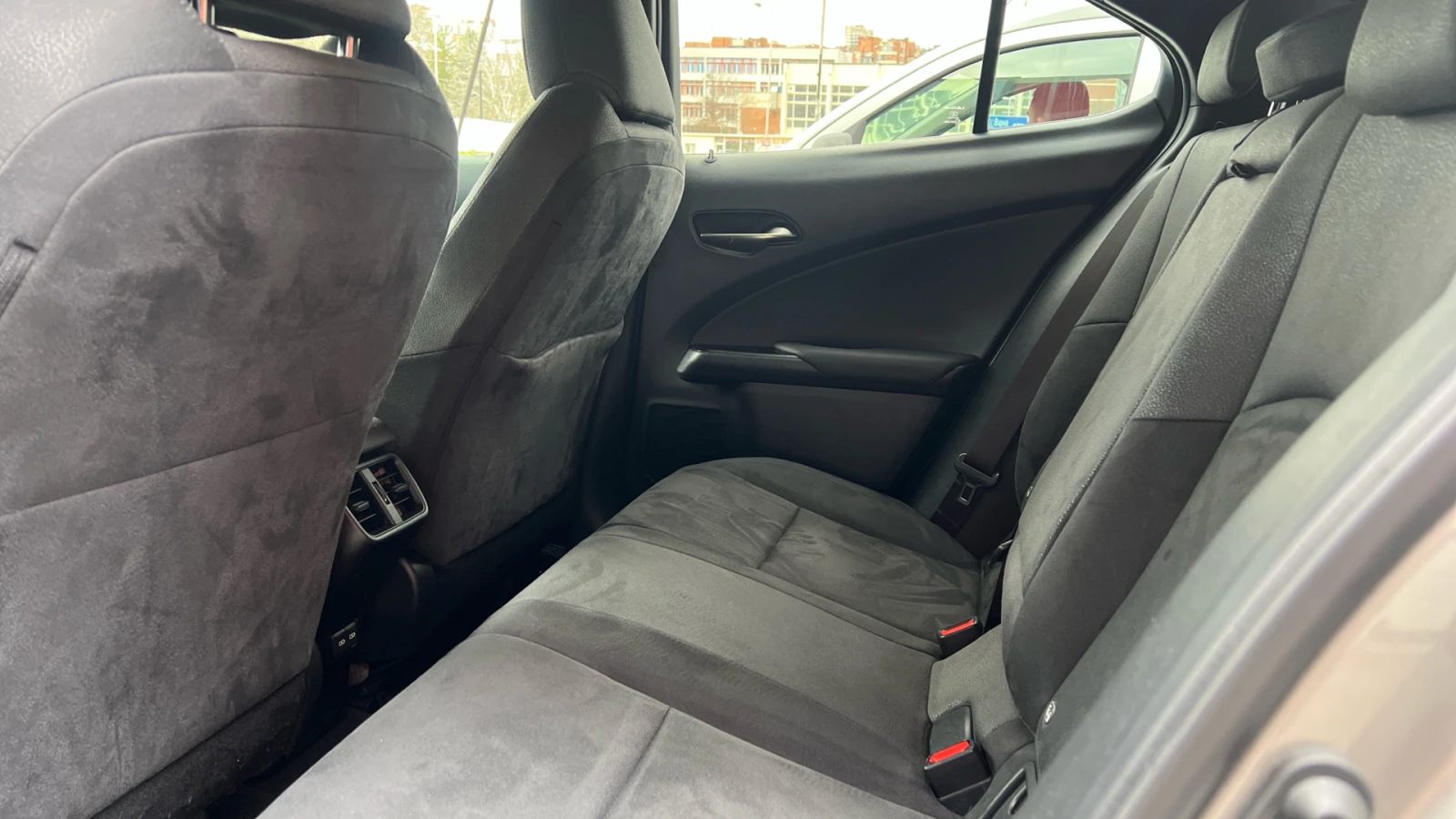 Lexus UX 250h Executive Plus, снимка 15 - Автомобили и джипове - 53910503
