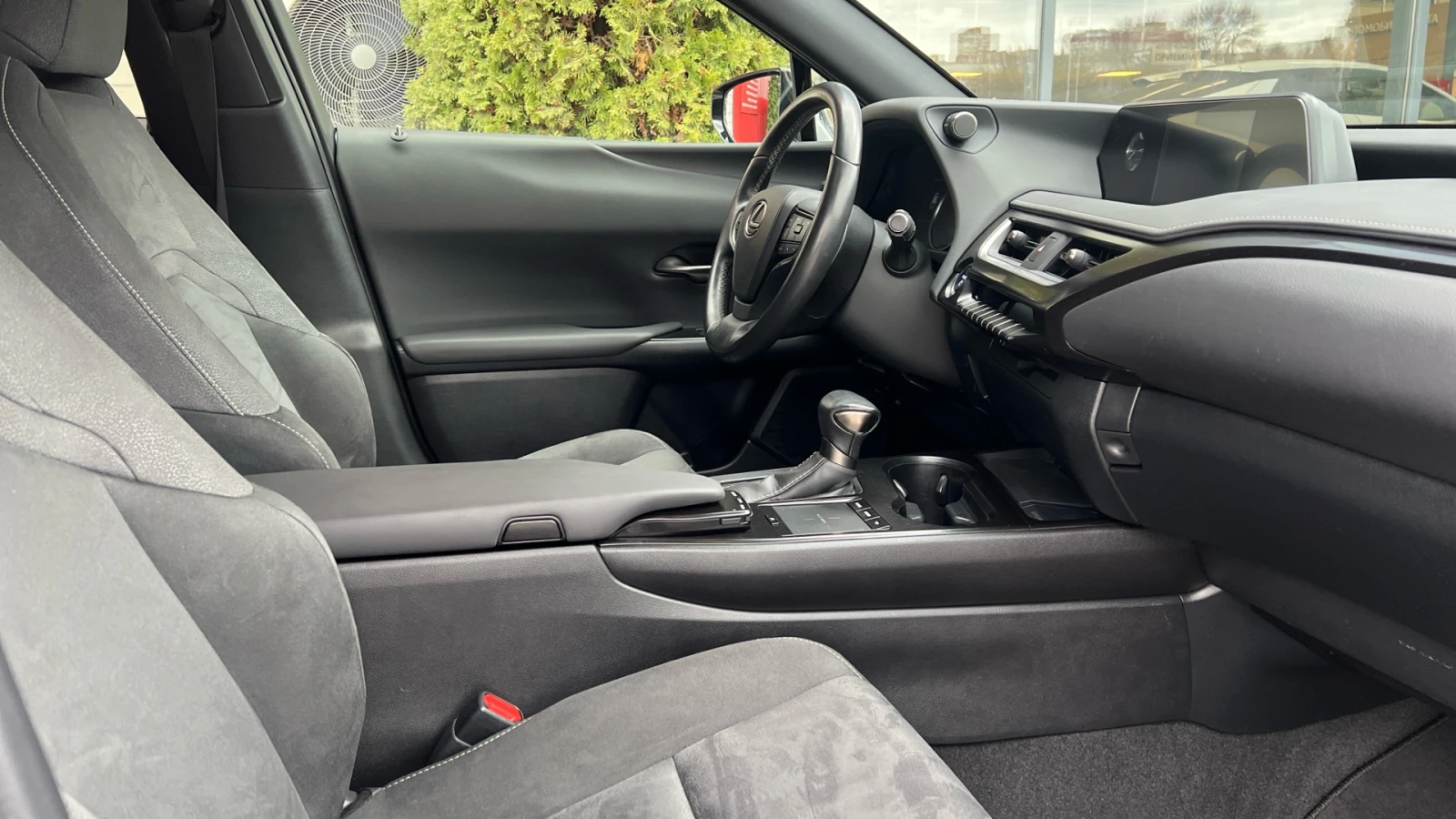 Lexus UX 250h Executive Plus, снимка 10 - Автомобили и джипове - 53910503