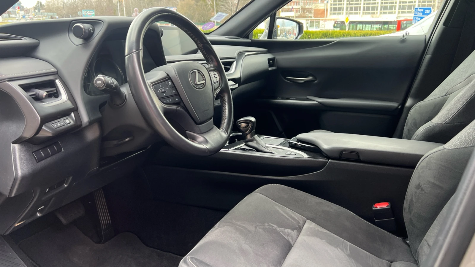 Lexus UX 250h Executive Plus, снимка 9 - Автомобили и джипове - 53910503