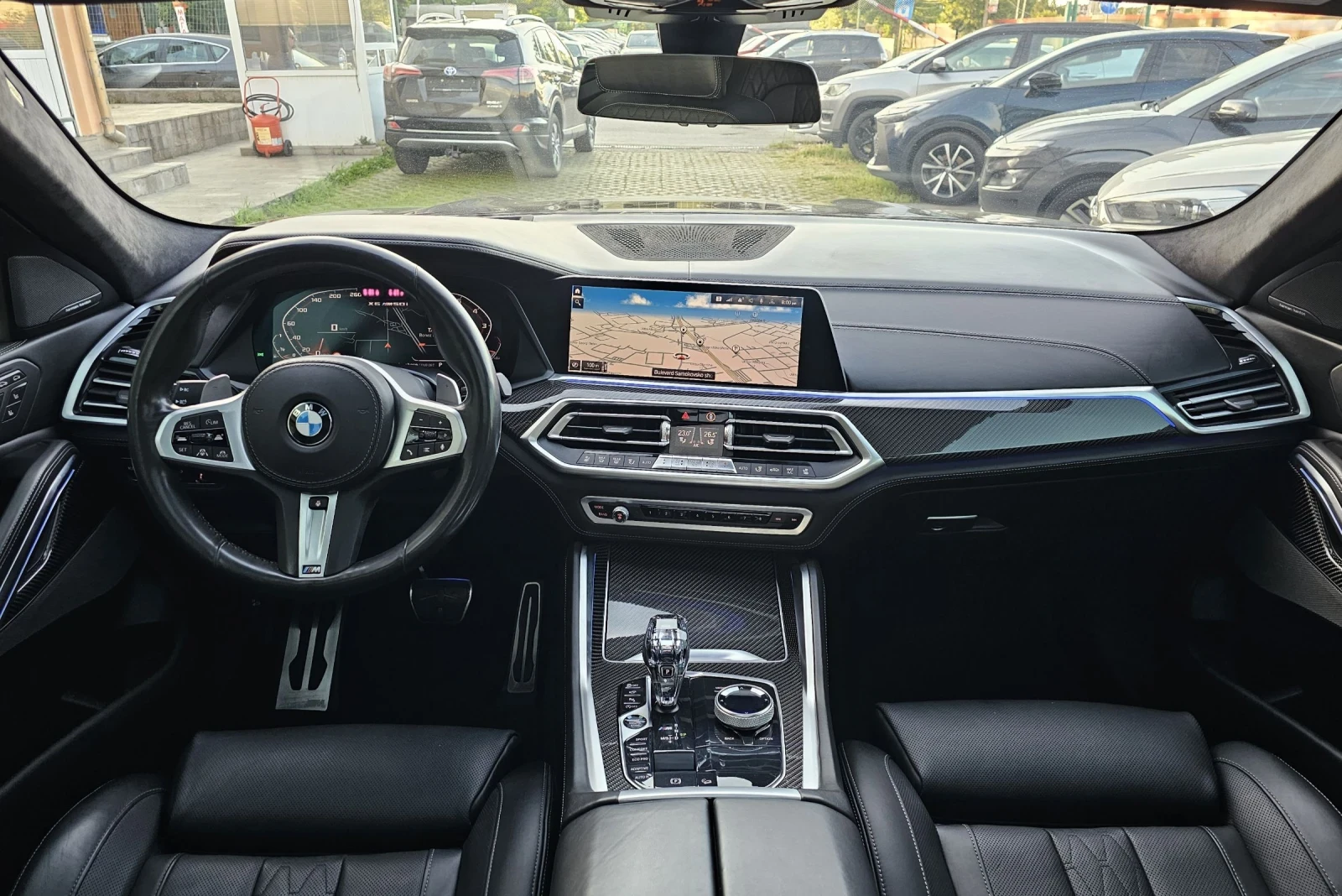 BMW X6 M50i SkyLounge Swarovski Масаж Laser Обслужен, снимка 12 - Автомобили и джипове - 54827223