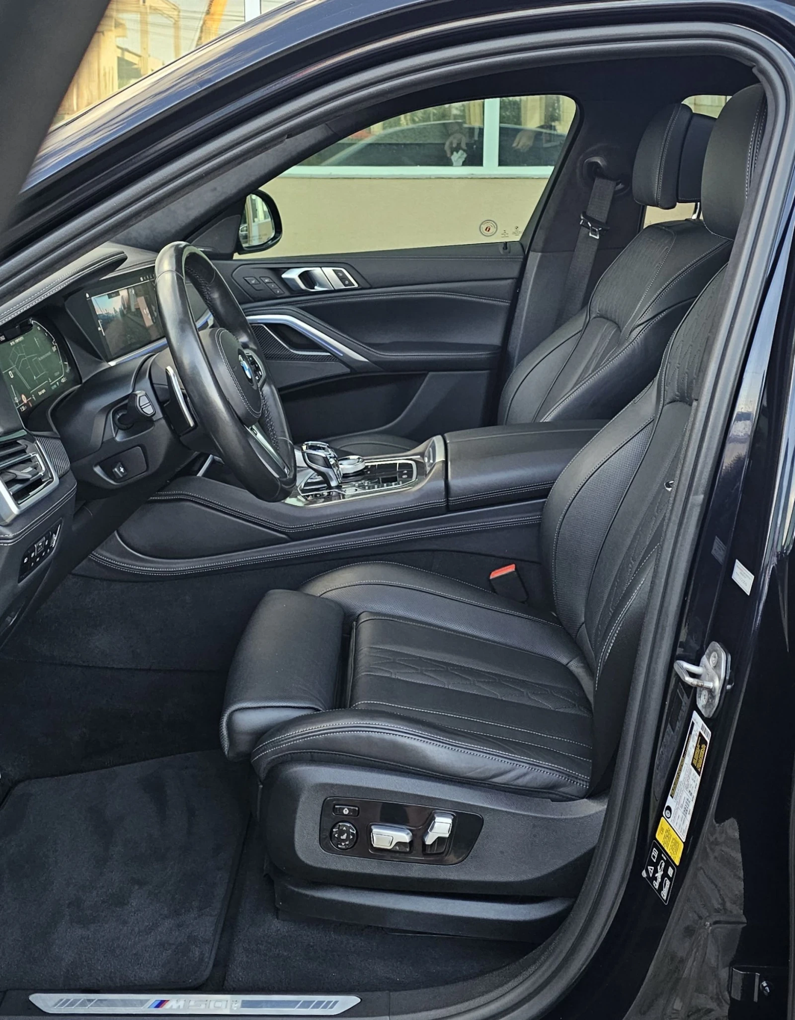 BMW X6 M50i SkyLounge Swarovski Масаж Laser Обслужен, снимка 7 - Автомобили и джипове - 54827223