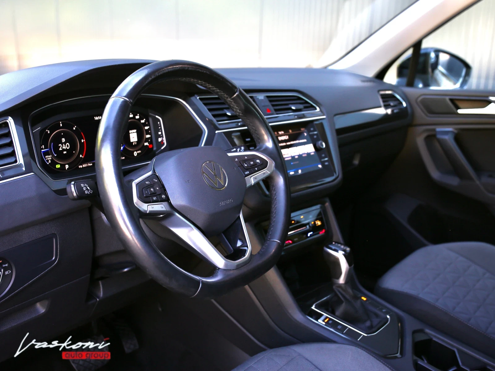 VW Tiguan 2.0 TDI DIGITAL FACELIFT, снимка 6 - Автомобили и джипове - 55965184