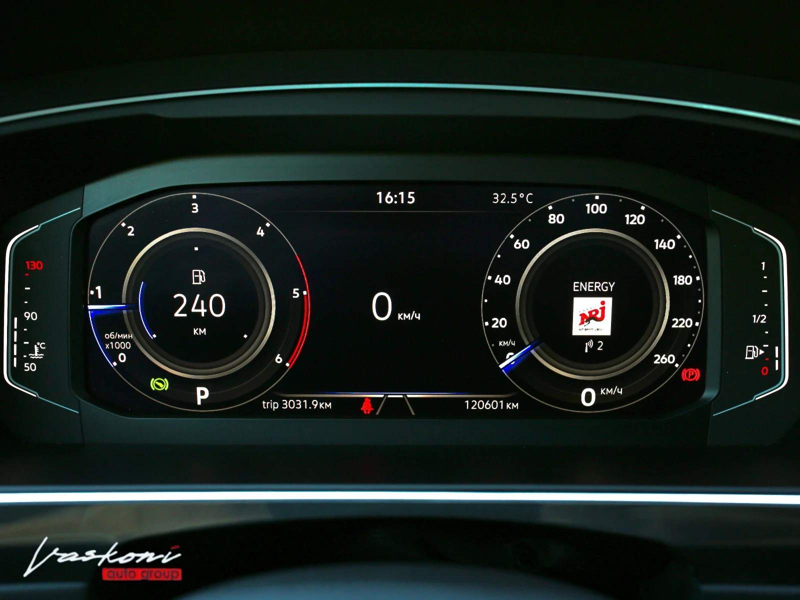 VW Tiguan 2.0 TDI DIGITAL FACELIFT, снимка 7 - Автомобили и джипове - 55965184