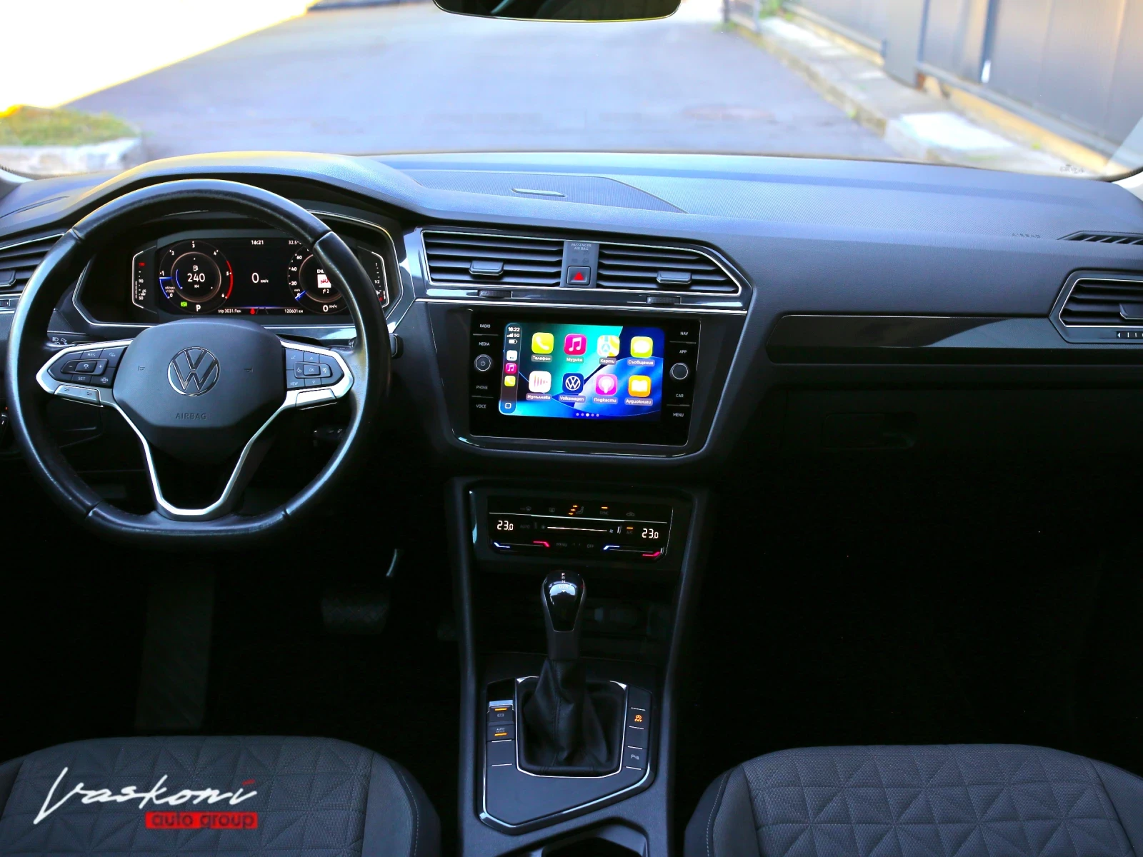 VW Tiguan 2.0 TDI DIGITAL FACELIFT, снимка 8 - Автомобили и джипове - 55965184