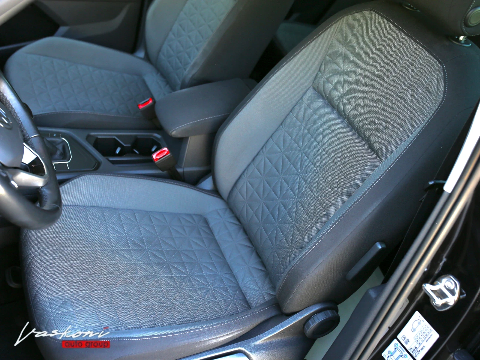 VW Tiguan 2.0 TDI DIGITAL FACELIFT, снимка 11 - Автомобили и джипове - 55965184