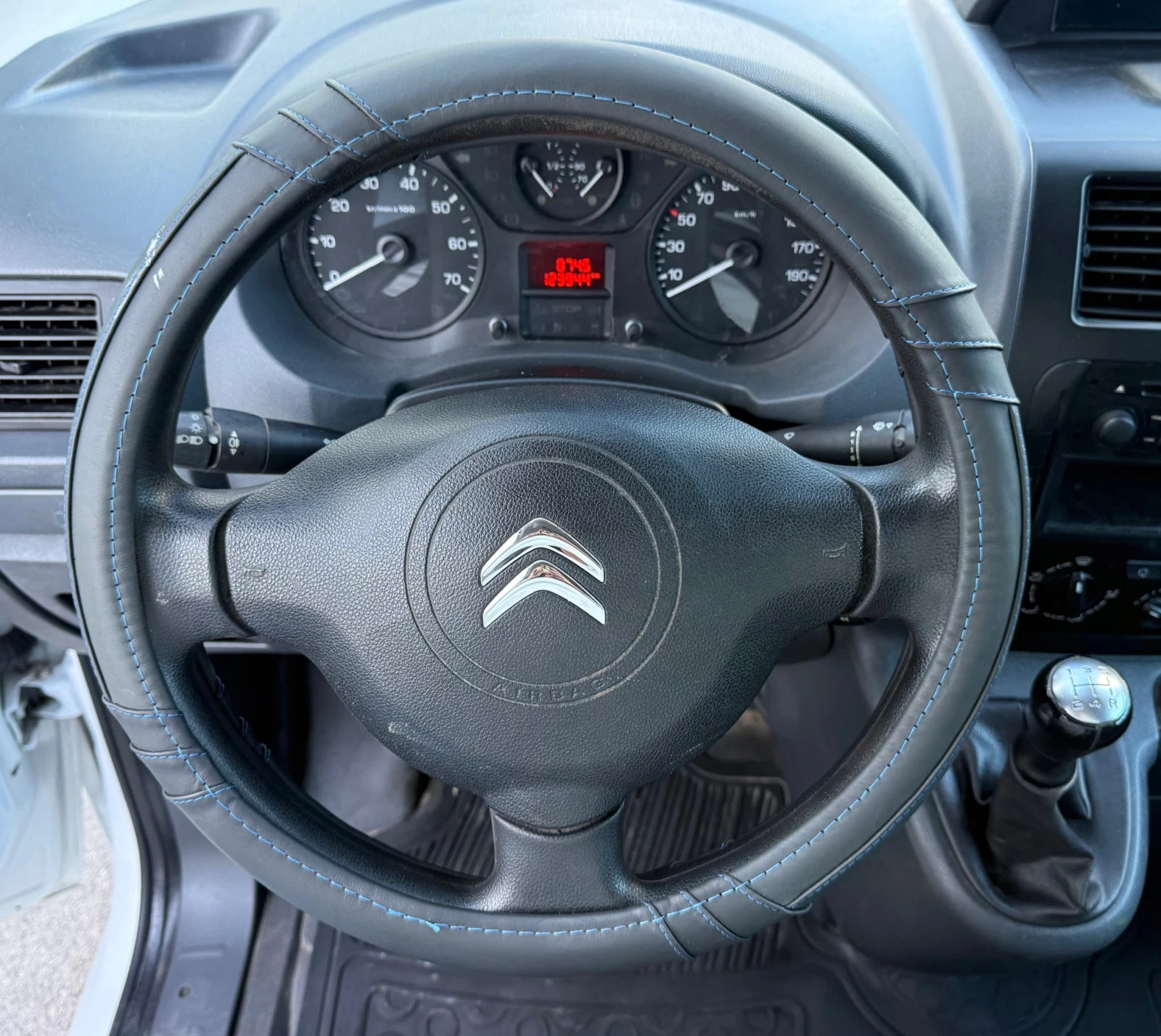 Citroen Jumpy 1.6 HDi/90kc/3места/Климатик/09.2016г/123000км, снимка 10 - Бусове и автобуси - 53788262