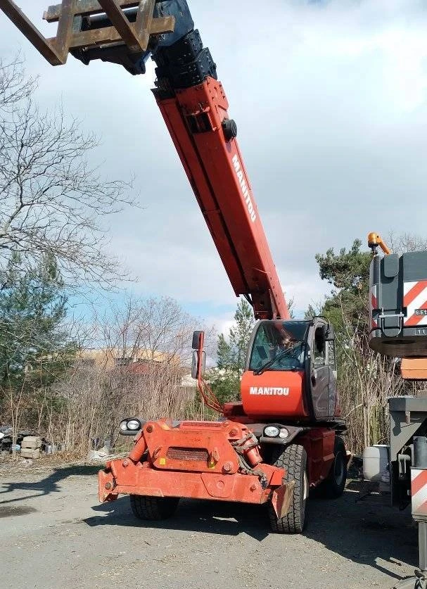 Телескопичен товарач Manitou, снимка 1 - Селскостопанска техника - 47109815