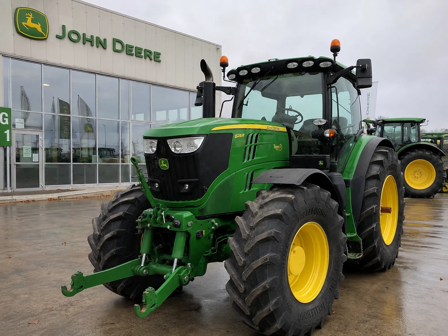 Трактор John Deere 6215 R