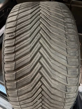 Гуми Всесезонни 275/35R19, снимка 1