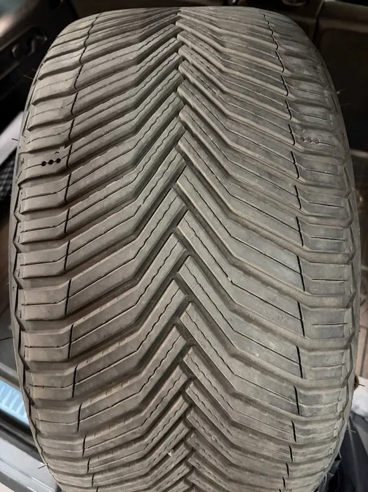 Гуми Всесезонни 275/35R19