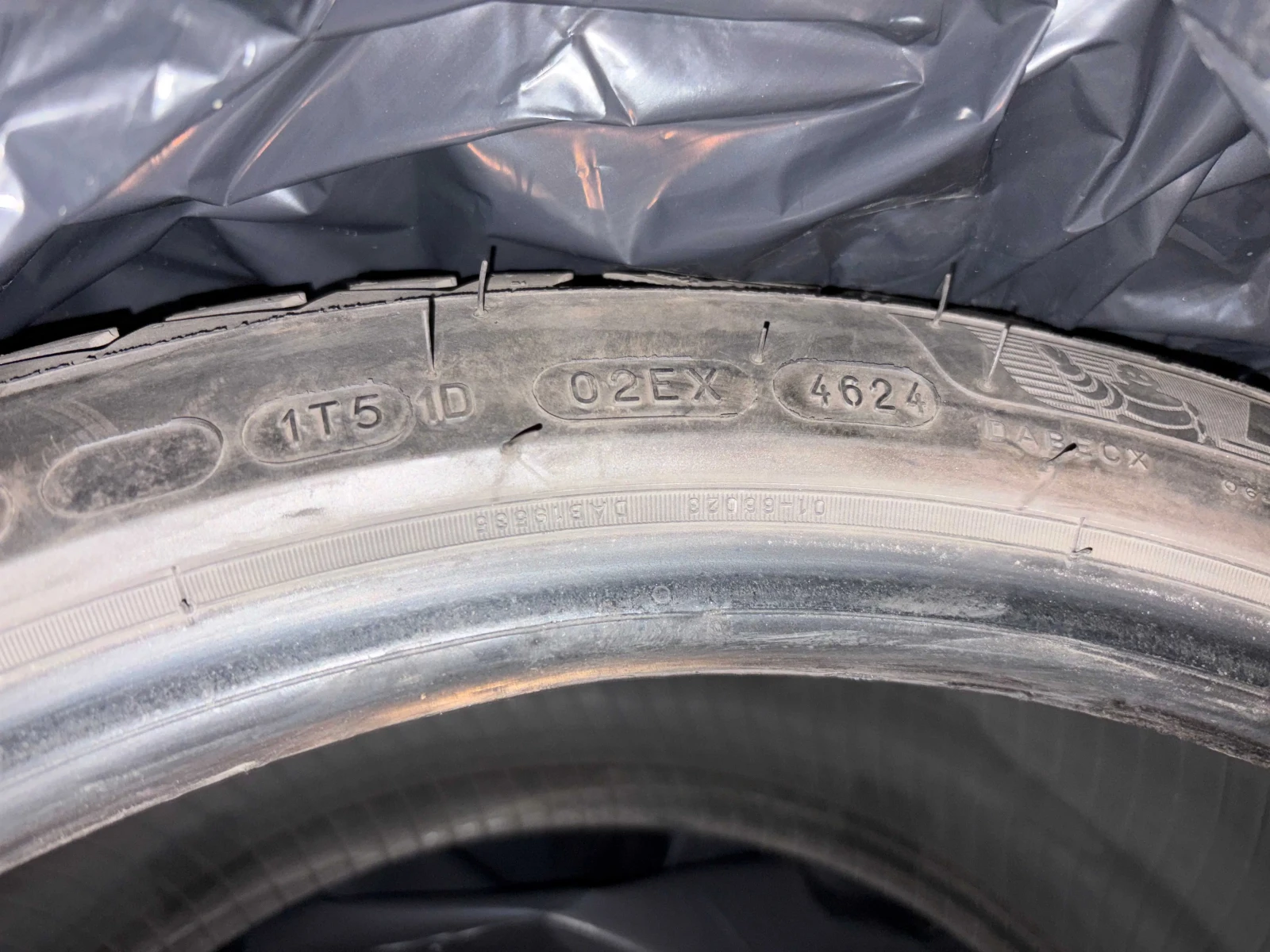 Гуми Всесезонни 275/35R19, снимка 3 - Гуми и джанти - 55289609