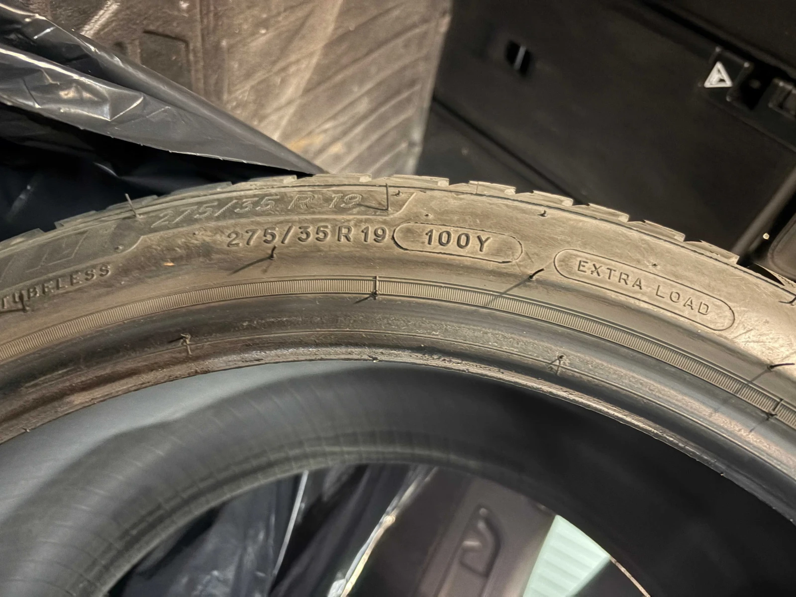 Гуми Всесезонни 275/35R19, снимка 2 - Гуми и джанти - 55289609