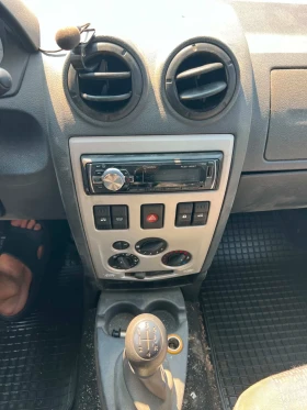 Dacia Logan 1.6 MPI 7места, снимка 7