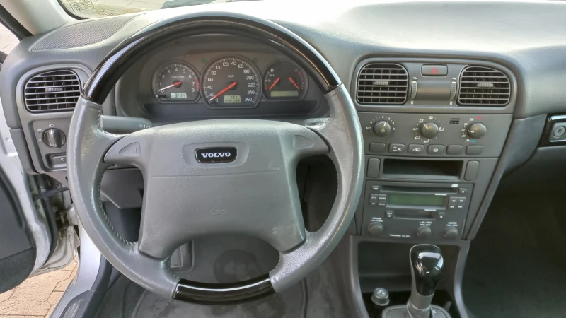 Volvo V40, снимка 10 - Автомобили и джипове - 47433376