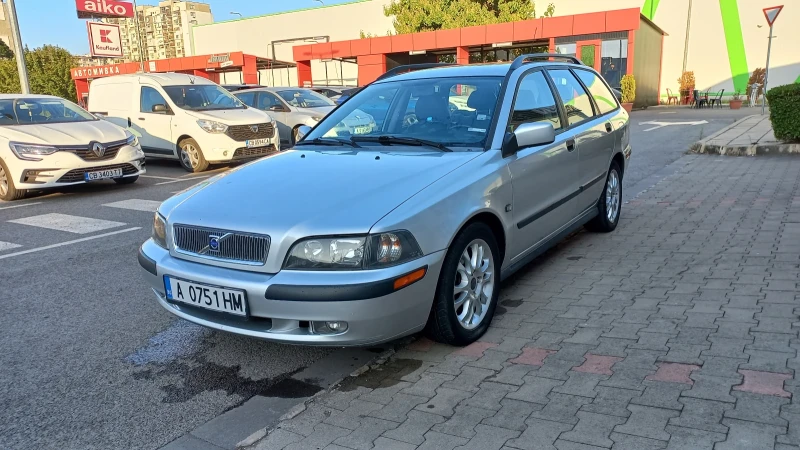 Volvo V40, снимка 8 - Автомобили и джипове - 47433376