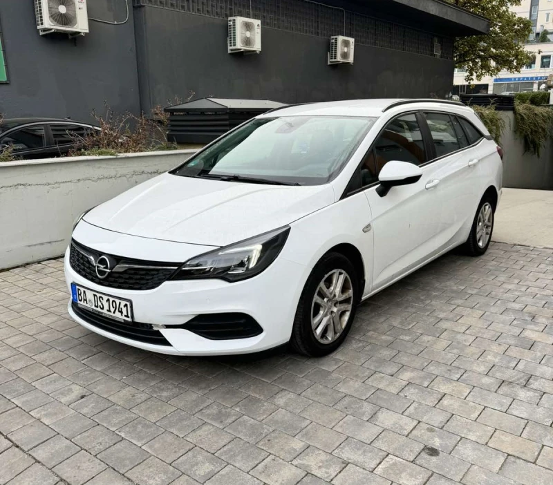 Opel Astra Sports Tourer, снимка 3 - Автомобили и джипове - 47766165