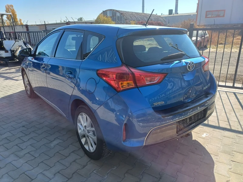 Toyota Auris 1.8Hybrid , снимка 6 - Автомобили и джипове - 47814481