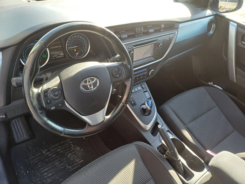 Toyota Auris 1.8Hybrid , снимка 10 - Автомобили и джипове - 47814481