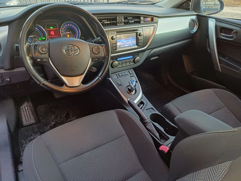 Toyota Auris 1.8Hybrid , снимка 11 - Автомобили и джипове - 47814481